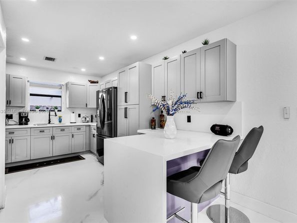 3022 NW 95th St, Miami FL 33147