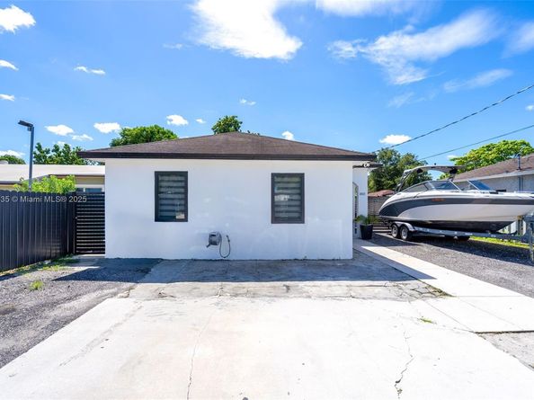 3022 NW 95th St, Miami FL 33147