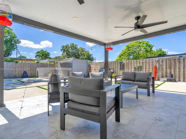 3022 NW 95th St, Miami FL 33147