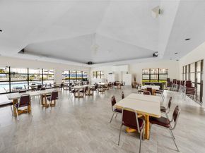 600 Parkview Dr 1114, Hallandale Beach FL 33009