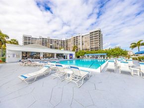 600 Parkview Dr 1114, Hallandale Beach FL 33009