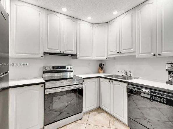 221 SE 9th Ave 211, Pompano Beach FL 33060