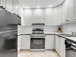221 SE 9th Ave 211, Pompano Beach FL 33060