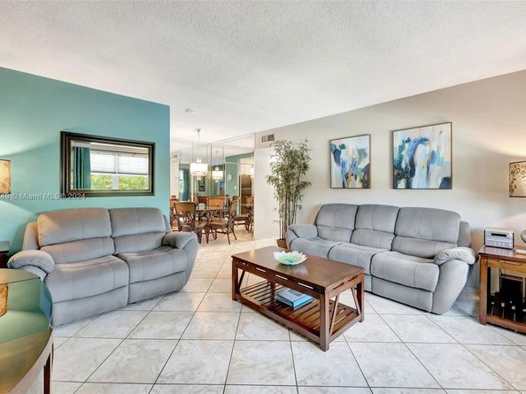 221 SE 9th Ave 211, Pompano Beach FL 33060