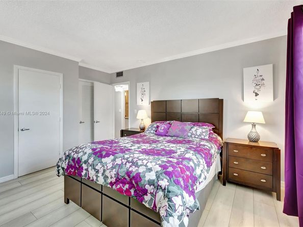 221 SE 9th Ave 211, Pompano Beach FL 33060