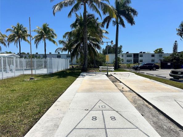 50 NW 204th St 24, Miami Gardens FL 33169