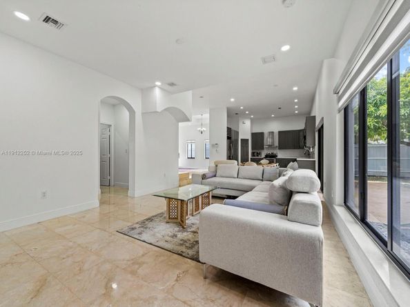 15871 SW 141st St, Miami FL 33196