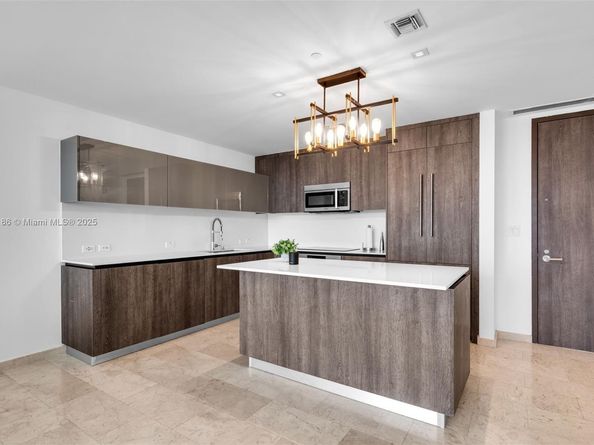 68 SE 6th St 2410, Miami FL 33131