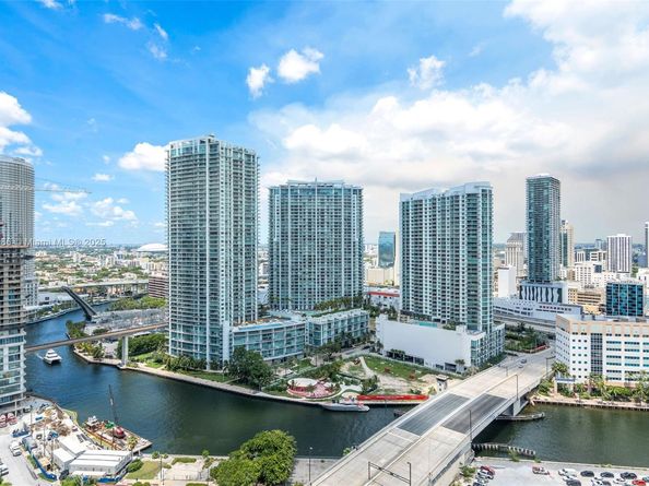 68 SE 6th St 2410, Miami FL 33131