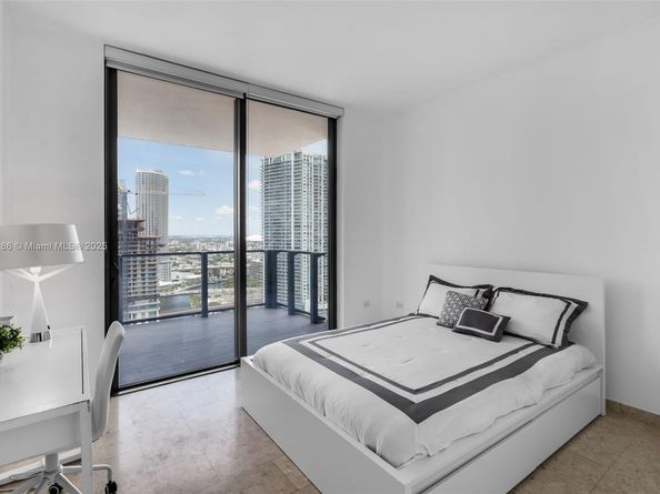 68 SE 6th St 2410, Miami FL 33131