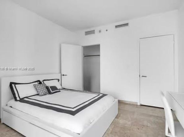 68 SE 6th St 2410, Miami FL 33131