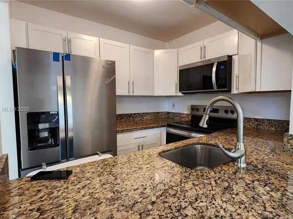 10031 Winding Lake Rd 201, Sunrise FL 33351