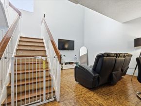 10133 NW 5th Ter 36, Miami FL 33172