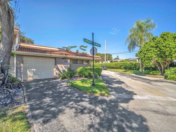 201 Dunwoody Ln 1787, Hollywood FL 33021