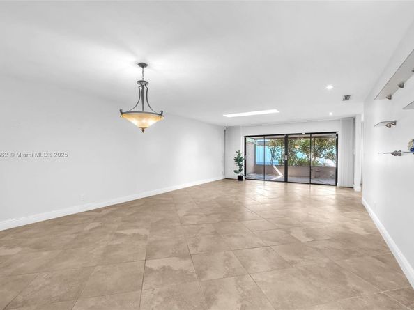 201 Dunwoody Ln 1787, Hollywood FL 33021