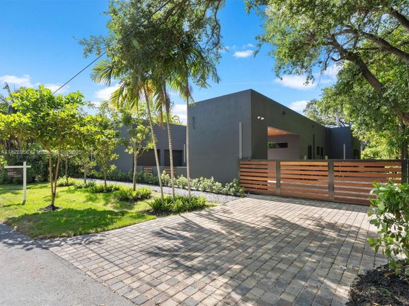 871 NE 83rd St, Miami FL 33138