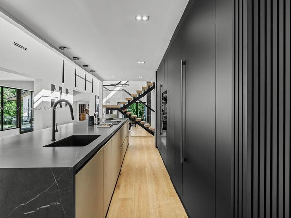 7910 Los Pinos Cir, Coral Gables FL 33143