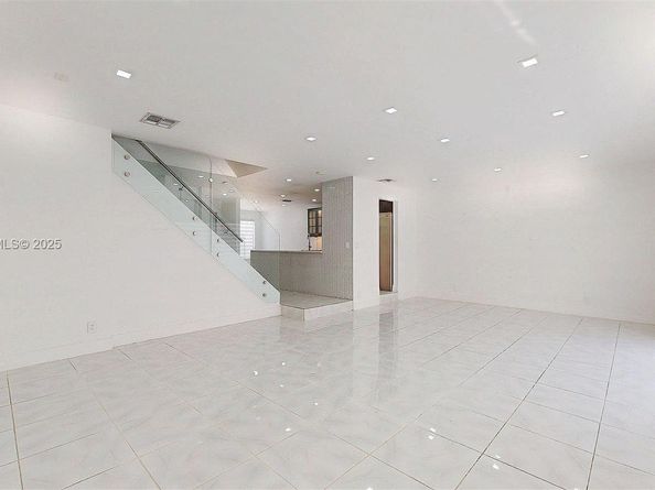 8212 NW 8th Pl 2, Plantation FL 33324