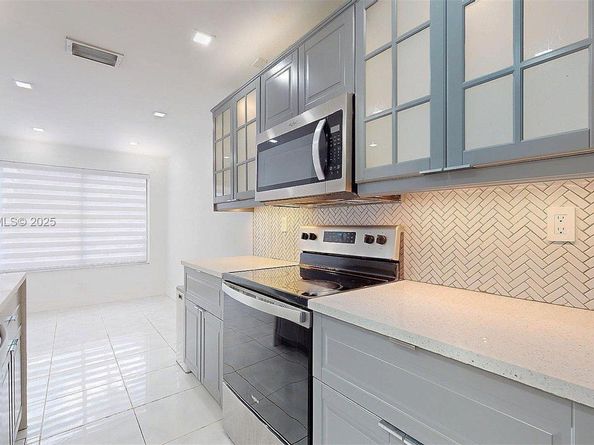 8212 NW 8th Pl 2, Plantation FL 33324