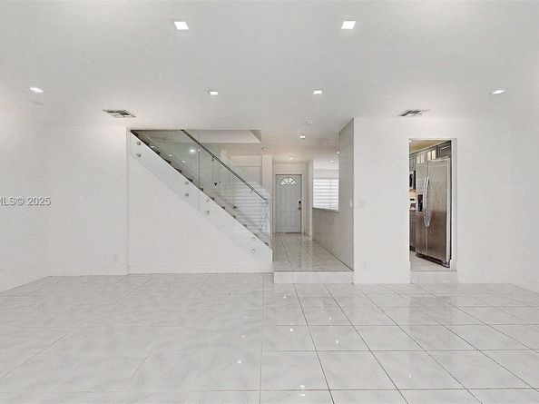 8212 NW 8th Pl 2, Plantation FL 33324