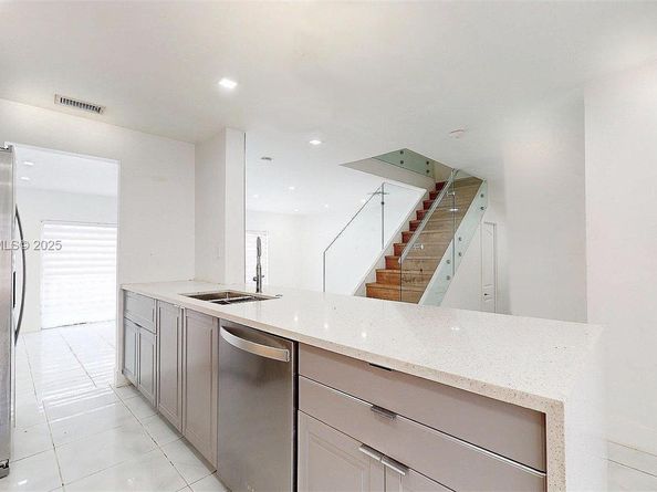 8212 NW 8th Pl 2, Plantation FL 33324