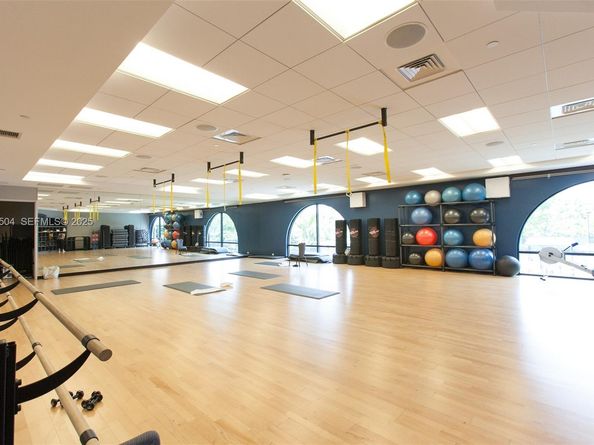 1000 W Island Blvd 602, Aventura FL 33160