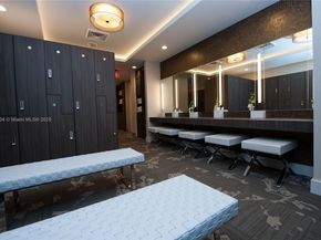 1000 W Island Blvd 602, Aventura FL 33160