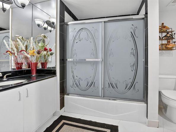 1000 W Island Blvd 602, Aventura FL 33160