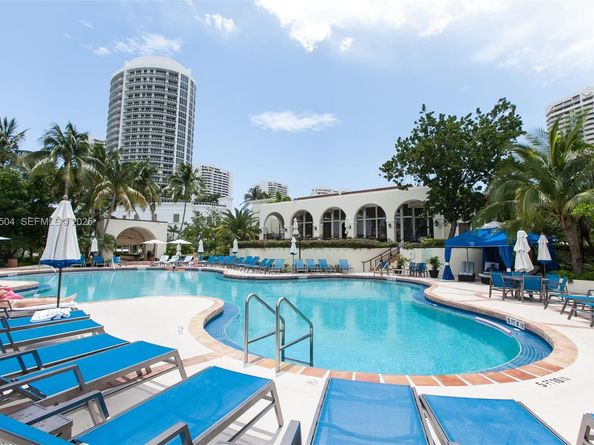 1000 W Island Blvd 602, Aventura FL 33160