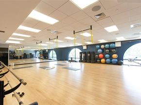 1000 W Island Blvd 602, Aventura FL 33160