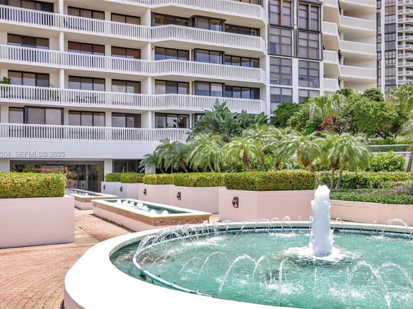 1000 W Island Blvd 602, Aventura FL 33160