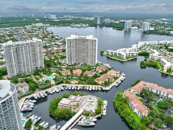 1000 W Island Blvd 602, Aventura FL 33160