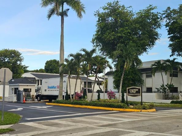 18965 NW 62nd Ave 202, Hialeah FL 33015