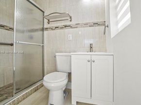 770 NW 38th St, Oakland Park FL 33309