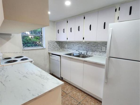 1100 NE 9th Ave 203, Fort Lauderdale FL 33304