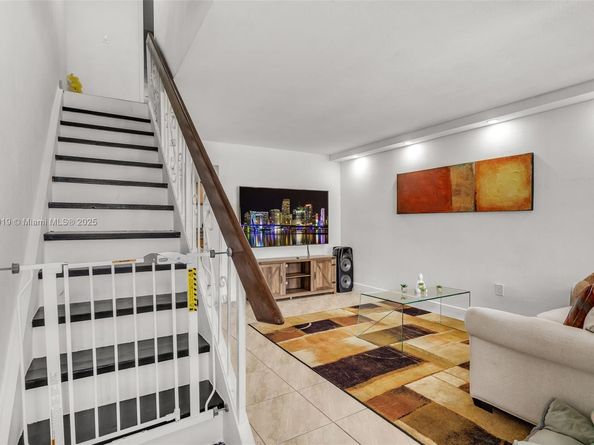 12242 SW 16th Ter L106, Miami FL 33175