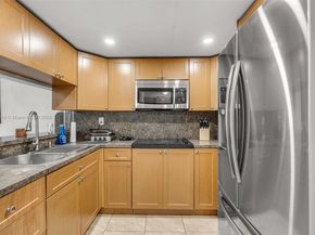 12242 SW 16th Ter L106, Miami FL 33175