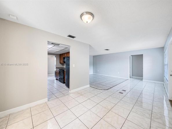 6421 NW 24th Pl, Sunrise FL 33313
