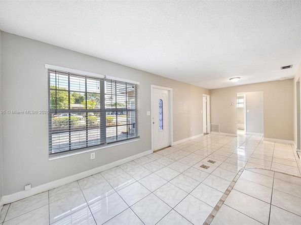 6421 NW 24th Pl, Sunrise FL 33313