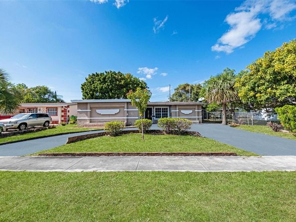 6421 NW 24th Pl, Sunrise FL 33313