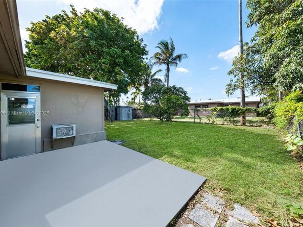 6421 NW 24th Pl, Sunrise FL 33313