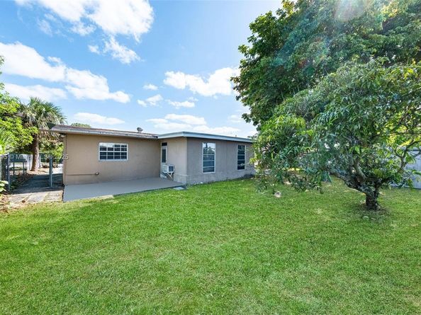 6421 NW 24th Pl, Sunrise FL 33313