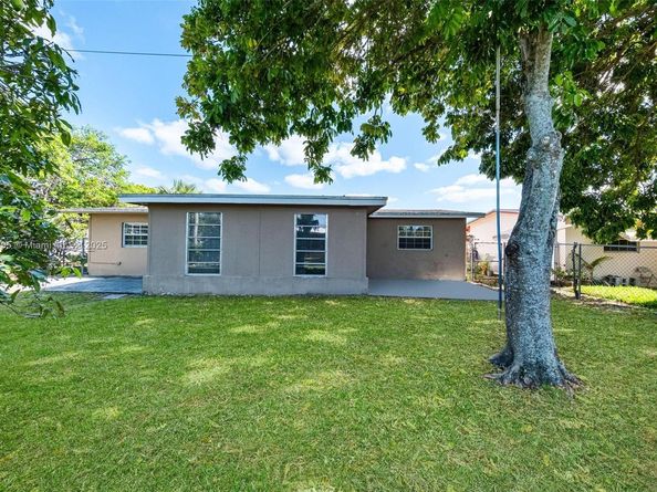 6421 NW 24th Pl, Sunrise FL 33313