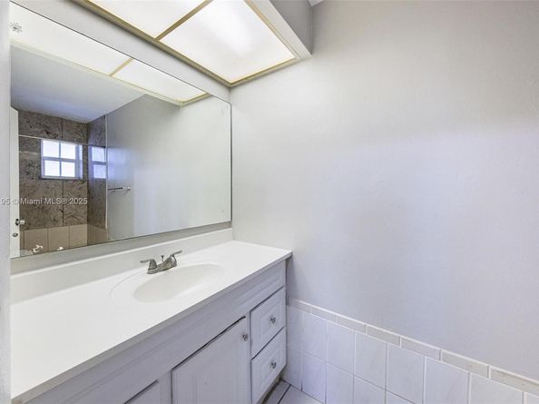 6421 NW 24th Pl, Sunrise FL 33313