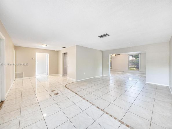 6421 NW 24th Pl, Sunrise FL 33313