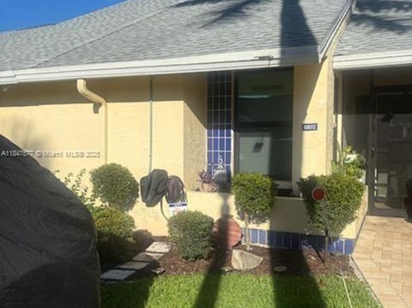 10872 Lake Front Pl, Boca Raton FL 33498