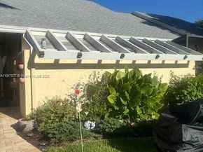 10872 Lake Front Pl, Boca Raton FL 33498