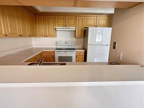 1301 SW 142nd Ave 111H, Pembroke Pines FL 33027