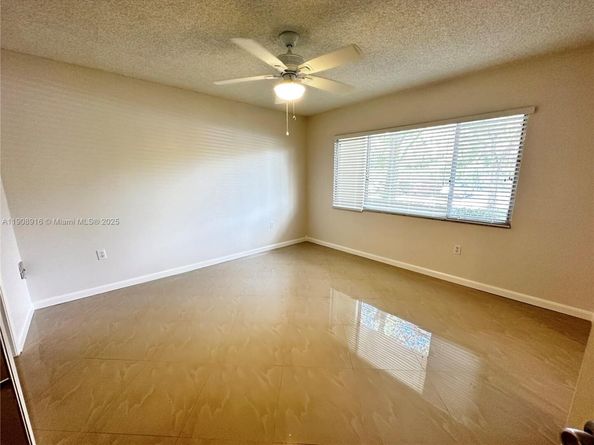 1301 SW 142nd Ave 111H, Pembroke Pines FL 33027