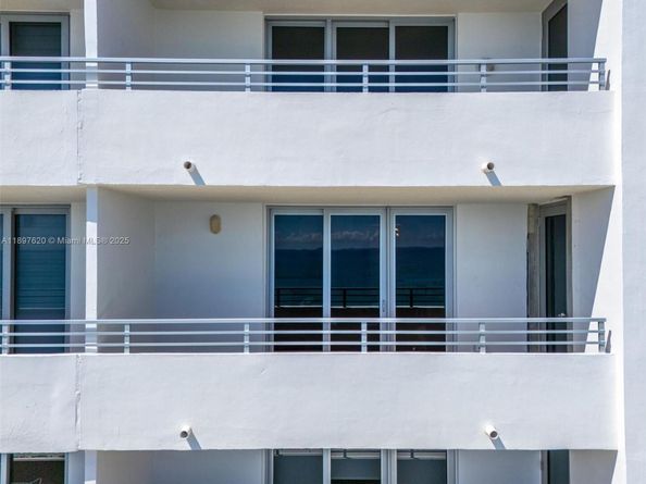 5555 Collins Ave 14E, Miami Beach FL 33140